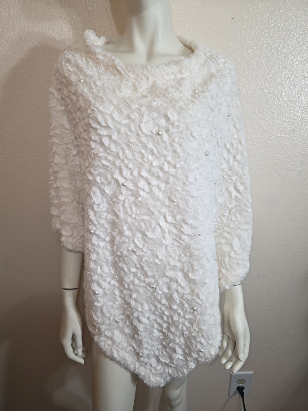 Lemite Women's Pearl Embellished Fuzzy Ivory Poncho (One Size)